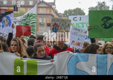 Oltre 20 mila persone, per lo più studenti, partecipano all'evento 'Venerdì per il futuro' contro il cambiamento climatico che si terrà il 27 settembre a Torino. L'evento della lotta per il clima è nato da Greta Thunberg, una bambina di 16 anni ora proposta come Premio Nobel per la pace. (Foto di Massimiliano Ferraro/NurPhoto) Foto Stock