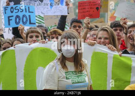 Oltre 20 mila persone, per lo più studenti, partecipano all'evento 'Venerdì per il futuro' contro il cambiamento climatico che si terrà il 27 settembre a Torino. L'evento della lotta per il clima è nato da Greta Thunberg, una bambina di 16 anni ora proposta come Premio Nobel per la pace. (Foto di Massimiliano Ferraro/NurPhoto) Foto Stock