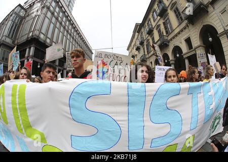 Oltre 20 mila persone, per lo più studenti, partecipano all'evento 'Venerdì per il futuro' contro il cambiamento climatico che si terrà il 27 settembre a Torino. L'evento della lotta per il clima è nato da Greta Thunberg, una bambina di 16 anni ora proposta come Premio Nobel per la pace. (Foto di Massimiliano Ferraro/NurPhoto) Foto Stock