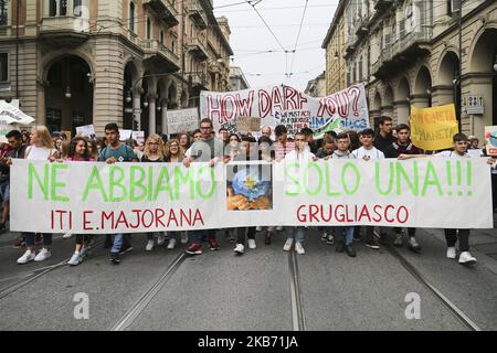 Oltre 20 mila persone, per lo più studenti, partecipano all'evento 'Venerdì per il futuro' contro il cambiamento climatico che si terrà il 27 settembre a Torino. L'evento della lotta per il clima è nato da Greta Thunberg, una bambina di 16 anni ora proposta come Premio Nobel per la pace. (Foto di Massimiliano Ferraro/NurPhoto) Foto Stock