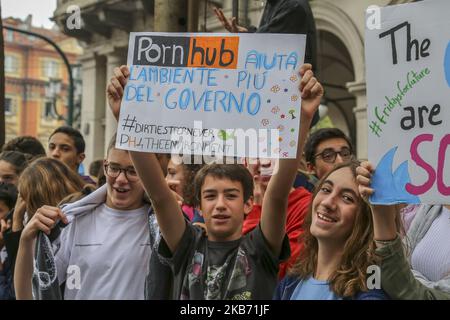 Oltre 20 mila persone, per lo più studenti, partecipano all'evento 'Venerdì per il futuro' contro il cambiamento climatico che si terrà il 27 settembre a Torino. L'evento della lotta per il clima è nato da Greta Thunberg, una bambina di 16 anni ora proposta come Premio Nobel per la pace. (Foto di Massimiliano Ferraro/NurPhoto) Foto Stock