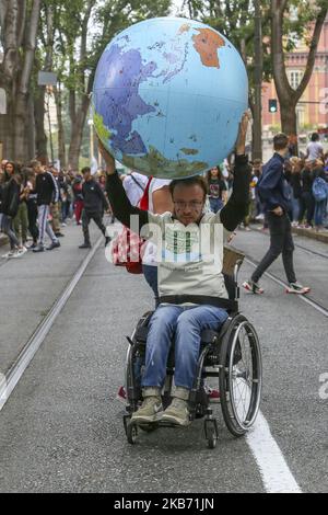 Oltre 20 mila persone, per lo più studenti, partecipano all'evento 'Venerdì per il futuro' contro il cambiamento climatico che si terrà il 27 settembre a Torino. L'evento della lotta per il clima è nato da Greta Thunberg, una bambina di 16 anni ora proposta come Premio Nobel per la pace. (Foto di Massimiliano Ferraro/NurPhoto) Foto Stock