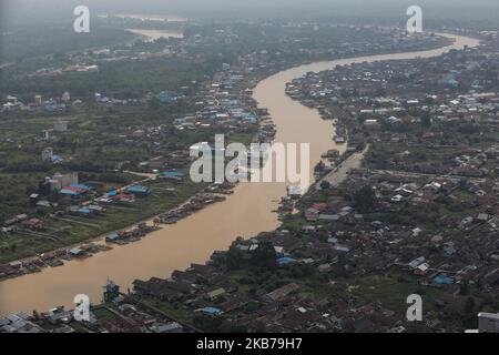 Aerial view of Kahayan river covered by haze due to forest fires in Palangka Raya, Central Kalimantan province, Indonesia, September 30, 2019. Firefighters, military personnel and water-dropping helicopters have been deployed to combat the fires in Sumatra and Borneo that have caused thick haze in the neighboring countries, Singapore and Malaysia. (Photo by Andrew Gal/NurPhoto) Stock Photo