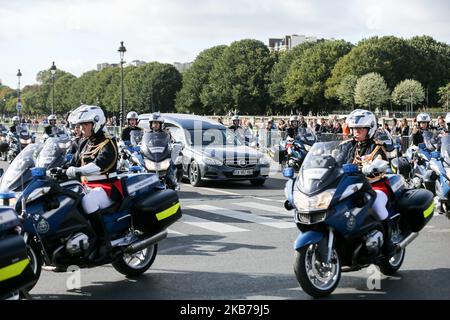 Il cuore che trasporta la bara dell'ex presidente francese Jacques Chirac lascia l'Invalides (Hotel des Invalides) per la chiesa di Saint-Sulpice a Parigi per il servizio funebre il 30 settembre 2019. L'ex presidente francese Jacques Chirac morì il 26 settembre 2019 all'età di 86 anni. (Foto di Michel Stoupak/NurPhoto) Foto Stock