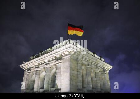 Vista su una torre dell'edificio del Reichstag vista dalla terrazza sul tetto di Berlino, Germania, il 25th settembre 2019. (Foto di Beata Zawrzel/NurPhoto) Foto Stock