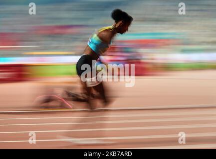 Shaunae Miller-Uibo delle Bahamas gareggia nei 400 metri per le donne durante i Campionati Mondiali di Atletica IAAF 17th allo Stadio Khalifa di Doha, in Qatar, il 30 settembre 2019. (Foto di Ulrik Pedersen/NurPhoto) Foto Stock