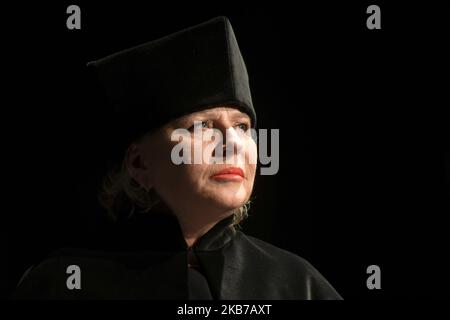 Krystyna Janda visto durante l'inaugurazione del 74th dell'anno accademico 2019/20, nella Scuola superiore di Stato del Teatro, a Cracovia. L'Accademia di Arti teatrali di Cracovia ha conferito per la prima volta un Dottorato Honoris causa a Krystyna Janda, un'attrice polacca di grande rilievo, fondatore e direttore artistico del Teatro Polonia e del Teatro Och di Varsavia. Lunedì 30 settembre 2019 a Cracovia, Polonia. (Foto di Artur Widak/NurPhoto) Foto Stock