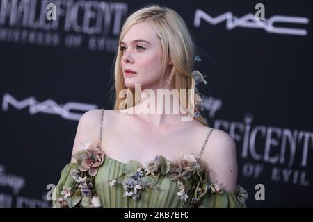 HOLLYWOOD, LOS ANGELES, CALIFORNIA, USA - 30 SETTEMBRE: L'attrice Elle Fanning indossa Gucci arriva alla prima mondiale di "Maleficent: Mistress of Evil" di Disney, tenutasi il 30 settembre 2019 a Hollywood, Los Angeles, California, Stati Uniti. (Foto di Xavier Collin/Image Press Agency/NurPhoto) Foto Stock