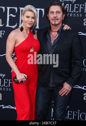 HOLLYWOOD, LOS ANGELES, CALIFORNIA, USA - 30 SETTEMBRE: McKenzie Westmore e Patrick Tatopoulos arrivano alla prima mondiale di "Maleficent: Mistress of Evil" di Disney tenutasi il 30 settembre 2019 a Hollywood, Los Angeles, California, Stati Uniti. (Foto di Xavier Collin/Image Press Agency/NurPhoto) Foto Stock