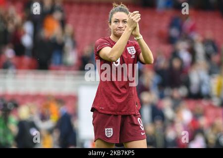 Jodie Taylor of England Women applaude i fan durante la partita internazionale amichevole tra le donne inglesi e le donne brasiliane al Riverside Stadium, Middlesbrough, sabato 5th ottobre 2019. (Foto di IAM Burn/MI News/NurPhoto) Foto Stock