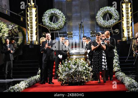 Jose Joel, Anel Noreña, Marysol Estrella Ortíz Noreña durante un tributo postumo di Singer Jose al Palacio de Bellas Artes il 9 ottobre 2019 a Città del Messico, Messico (Foto di Eyepix/NurPhoto) Foto Stock