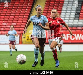 Ella Franklin-Fraiture di Aston Villa Women e Charlie Devlin di Charlton Athletic Women vanno entrambi per la palla durante fa Women's Championship tra Charlton Athletic e Aston Villa al Valley Stadium , Londra, Regno Unito il 12 ottobre 2019 (Photo by Action Foto Sport/NurPhoto) Foto Stock