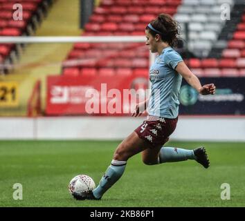 Ella Franklin-Fraiture di Aston Villa Women passa la palla indietro durante il Campionato delle Donne fa tra Charlton Athletic e Aston Villa al Valley Stadium , Londra, Regno Unito il 12 ottobre 2019 (Photo by Action Foto Sport/NurPhoto) Foto Stock