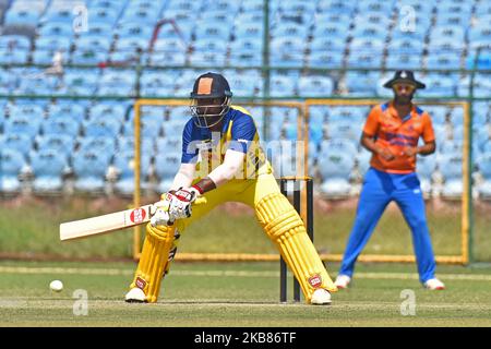 Tamil Nadu battitore Abhinav Mukund gioca un colpo durante la partita Vijay Hazare Trophy contro Madhya Pradesh allo stadio SMS di Jaipur, Rajasthan, India, ottobre 12,2019. (Foto di Vishal Bhatnagar/NurPhoto) Foto Stock