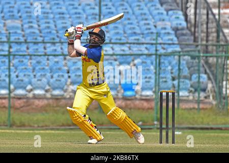 Tamil Nadu battitore Abhinav Mukund gioca un colpo durante la partita Vijay Hazare Trophy contro Madhya Pradesh allo stadio SMS di Jaipur, Rajasthan, India, ottobre 12,2019. (Foto di Vishal Bhatnagar/NurPhoto) Foto Stock