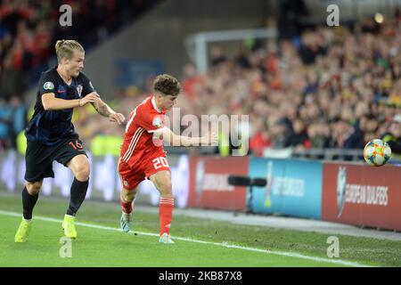 Tin Jedvaj of Croatia and Daniel James of Wales battle for the ball during the UEFA Euro 2020 qualifier between Wales and Croatia at Cardiff City Stadium on October 13, 2019 in Cardiff, Wales. (Photo by MI News/NurPhoto) Stock Photo