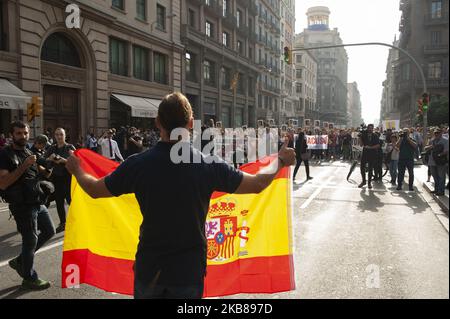 Migliaia di persone hanno venduto per le strade di Barcellona, il 13 ottobre 2019, per protestare contro la sentenza contro i politici indipendenti che hanno organizzato il referendum illegale sull'autodeterminazione. Le sentenze di pressione contro i leader dell'indipendenza annunciate qualche ora fa vanno da 9 a 13 anni di carcere. (Foto di Charlie Perez/NurPhoto) Foto Stock