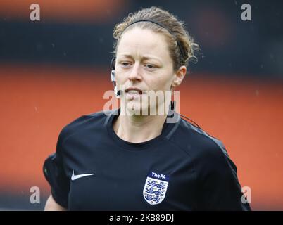 Arbitro Kirsty Dowle durante Barclays fa Women's Super League tra Tottenham Hotspur e Manchester United allo stadio Hive , Londra, Regno Unito il 13 ottobre 2019 (Photo by Action Foto Sport/NurPhoto) Foto Stock