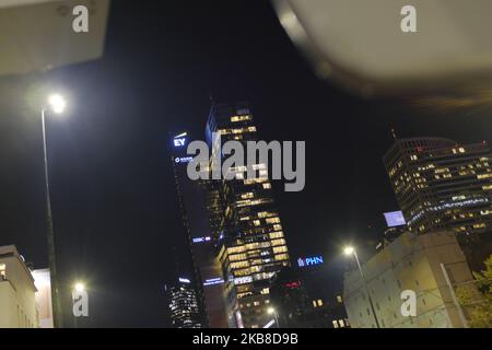 Un edificio di uffici sulla via Giovanni Paolo II è visto a Varsavia, in Polonia, il 16 ottobre 2019. (Foto di Jaap Arriens/NurPhoto) Foto Stock