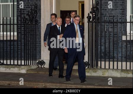 I deputati di Tory e i membri del gruppo europeo di ricerca (ERG) (R-L) Bill Cash, Mark Francois, Iain Duancan Smith e Steve Baker lasciano Downing Street dopo l'incontro del gruppo con il primo ministro Boris Johnson il 16 ottobre 2019 a Londra, Inghilterra. Boris Johnson ha bisogno del sostegno di Tory Brexiteer e del DUP per il suo accordo sulla Brexit, dal momento che le trattative con l’UE proseguono per ottenere un accordo sulla Brexit in vista del vertice del Consiglio europeo dell’ottobre 17-18. (Foto di Wiktor Szymanowicz/NurPhoto) Foto Stock