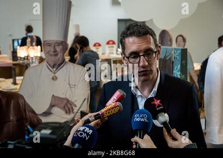 Un benvenuto è stato dato dal direttore della città Florent Bonnetain prima di una dimostrazione culinaria da parte dello chef Régis Marcon stellato. (Foto di Nicolas Liponne/NurPhoto) Foto Stock