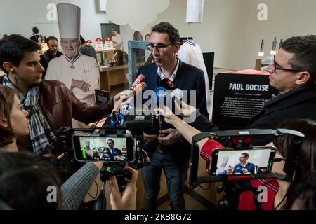 Un benvenuto è stato dato dal direttore della città Florent Bonnetain prima di una dimostrazione culinaria da parte dello chef Régis Marcon stellato. (Foto di Nicolas Liponne/NurPhoto) Foto Stock