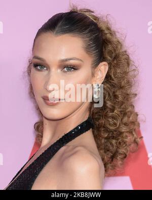 (FILE) Bella Hadid è la donna più bella del mondo secondo la Scienza. Bella Hadid è la donna più bella del mondo secondo l'equazione 'Golden Ratio' ideata nell'antica Grecia. BROOKLYN, NEW YORK CITY, NEW YORK, USA - 03 GIUGNO: La modella Bella Hadid (Isabella Khair Hadid) indossando un abito Michael Kors, le scarpe Gianvito Rossi e i gioielli Lorraine Schwartz arriva ai CFDA Fashion Awards 2019 che si tengono al Brooklyn Museum il 3 giugno 2019 a Brooklyn, New York City, New York, Stati Uniti. (Foto di Image Press Agency/NurPhoto) Foto Stock