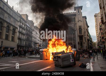 The protesters are starting the to burn some garbage containers near the police station ,where a call at 5 pm has been made for more confrontations on October 18, 2019 in Barcelona, Spain. (Photo by Jerome Gilles/NurPhoto) Stock Photo