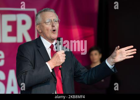 Hilary Benn, Labour Party MP and Chair of the Brexit Select Committee, speaks during a rally in Parliament Square as hundreds of thousands of people take part in the anti-Brexit 'Together for the Final Say' march through central London to demand a public vote on the outcome of Brexit on 19 October, 2019 in London, England. The demonstration coincides with an emergency Saturday session of Parliament where MPs witheld approval for Boris Johnson's EU withdrawal deal. (Photo by WIktor Szymanowicz/NurPhoto) Stock Photo