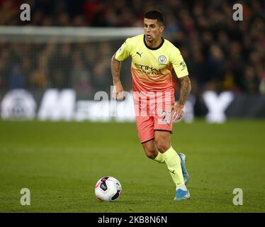 Joao Cancelo di Manchester City durante la Premier League inglese tra Crystal Palace e Manchester City al Selhurst Park Stadium, Londra, Inghilterra il 19 ottobre 2019 (Photo by Action Foto Sport/NurPhoto) Foto Stock