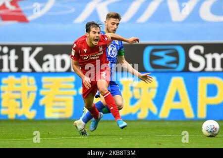 Joe Williams (20) di Wigan Athletic cattura Yuri Ribeiro (2) della Foresta di Nottingham durante la partita del Campionato Sky Bet tra Wigan Athletic e la Foresta di Nottingham al DW Stadium di Wigan domenica 20th ottobre 2019. (Foto di Jon Hobley/MI News/NurPhoto) Foto Stock