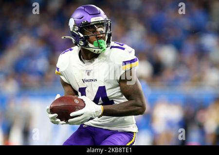 Il ricevitore del Minnesota Vikings Stecon Diggs (14) porta la palla per il yardage durante la seconda metà di una partita di football NFL contro i Detroit Lions a Detroit, Michigan USA, domenica 20 ottobre 2019. (Foto di Amy Lemus/NurPhoto) Foto Stock