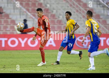 Hamdi Harbaoui di al Arabi attacca durante la partita della QNB Stars League contro al Gharafa il 20 2019 ottobre presso il Grand Hamad Stadium di Doha, Qatar. (Foto di Simon Holmes/NurPhoto) Foto Stock