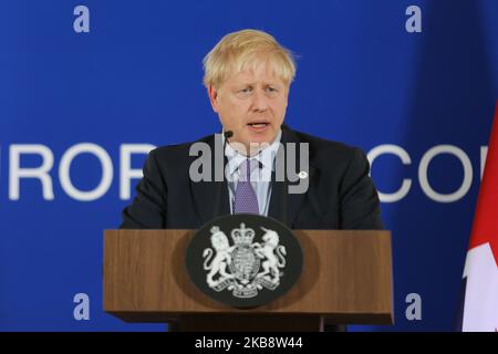 Boris Johnson, primo ministro del Regno Unito, interviene durante una conferenza stampa nell'edificio Justus Lipsius durante il vertice speciale del Consiglio europeo incontro dei leader dell'UE a Bruxelles, in Belgio, il 17 ottobre 2019. La riunione speciale del Consiglio europeo si concentra principalmente sull'articolo 50 e sull'uscita del Regno Unito dall'Unione europea, sulla Brexit, sulle relazioni con la Turchia dopo l'impegno militare in Siria, sull'allargamento dell'UE e sulle questioni ambientali. (Foto di Nicolas Economou/NurPhoto) Foto Stock