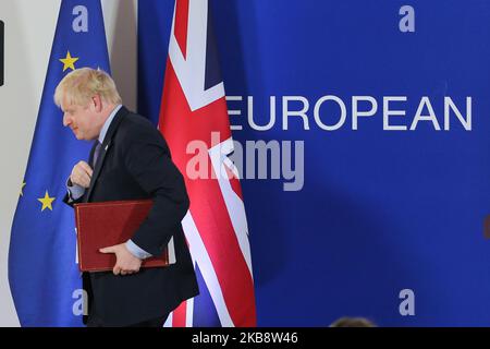 Boris Johnson, primo ministro del Regno Unito, interviene durante una conferenza stampa nell'edificio Justus Lipsius durante il vertice speciale del Consiglio europeo incontro dei leader dell'UE a Bruxelles, in Belgio, il 17 ottobre 2019. La riunione speciale del Consiglio europeo si concentra principalmente sull'articolo 50 e sull'uscita del Regno Unito dall'Unione europea, sulla Brexit, sulle relazioni con la Turchia dopo l'impegno militare in Siria, sull'allargamento dell'UE e sulle questioni ambientali. (Foto di Nicolas Economou/NurPhoto) Foto Stock