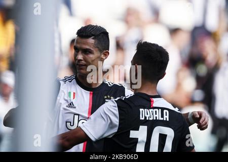 Juventus Forward Cristiano Ronaldo (7) festeggia con la Juventus Forward Paulo Dybala (10) dopo aver segnato il suo gol per renderlo 2-0 durante la Serie A Football Match n.6 JUVENTUS - SPAL il 28 settembre 2019 allo Stadio Allianz di Torino, Piemonte, Italia. Risultato finale: Juventus-Spal 2-0. (Foto di Matteo Bottanelli/NurPhoto) Foto Stock