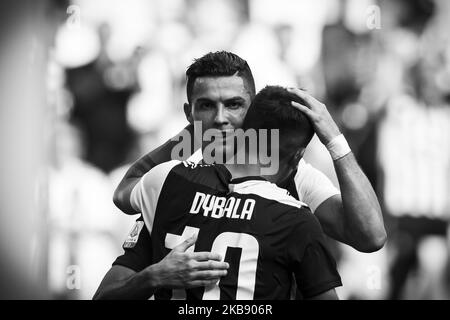 Juventus Forward Cristiano Ronaldo (7) festeggia con la Juventus Forward Paulo Dybala (10) dopo aver segnato il suo gol per renderlo 2-0 durante la Serie A Football Match n.6 JUVENTUS - SPAL il 28 settembre 2019 allo Stadio Allianz di Torino, Piemonte, Italia. Risultato finale: Juventus-Spal 2-0. (Foto di Matteo Bottanelli/NurPhoto) Foto Stock