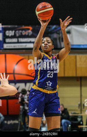 Stephanie Mavunga (23) di BLMA è visto in azione durante la partita di basket donna Eurolega tra Arka Gdynia (Polonia) e Basket Lattes Montpellier Association (Francia) a Gdynia, Polonia il 23 ottobre 2019 (Foto di Michal Fludra/NurPhoto) Foto Stock