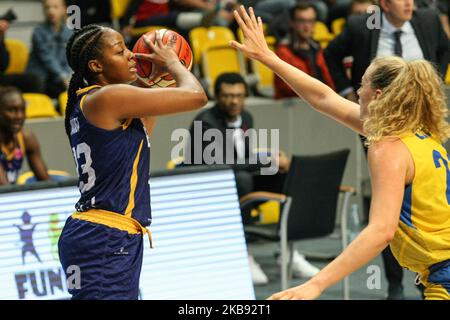 Stephanie Mavunga (23) di BLMA è visto in azione durante la partita di basket donna Eurolega tra Arka Gdynia (Polonia) e Basket Lattes Montpellier Association (Francia) a Gdynia, Polonia il 23 ottobre 2019 (Foto di Michal Fludra/NurPhoto) Foto Stock