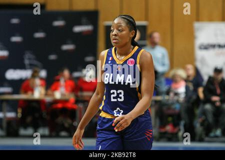 Stephanie Mavunga (23) di BLMA è visto in azione durante la partita di basket donna Eurolega tra Arka Gdynia (Polonia) e Basket Lattes Montpellier Association (Francia) a Gdynia, Polonia il 23 ottobre 2019 (Foto di Michal Fludra/NurPhoto) Foto Stock