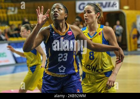 Stephanie Mavunga (23) di BLMA è visto in azione durante la partita di basket donna Eurolega tra Arka Gdynia (Polonia) e Basket Lattes Montpellier Association (Francia) a Gdynia, Polonia il 23 ottobre 2019 (Foto di Michal Fludra/NurPhoto) Foto Stock