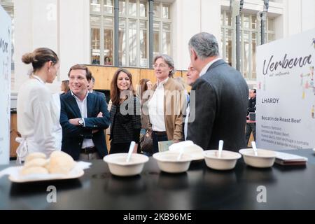 Il sindaco di Madrid JL Martinez-Almeida apre la verbena del 100° anniversario del Palacio de Cibeles. Madrid, Spagna. (Foto di Antonio Navia/NurPhoto) Foto Stock