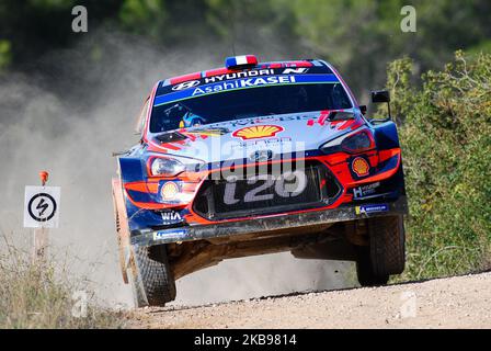 Il pilota francese Slastien Loeb e il suo co-pilota Daniel Elena del team Hyundai Shell Mobis World Rally, alla guida della sua Hyundai i20 Coupe WRC alle SS2 Horta-Bot durante la prima giornata del Rally RACC Catalunya Costa Daurada, il 25 ottobre 2019 a Salou, Spagna. (Foto di Joan Cros/NurPhoto) Foto Stock