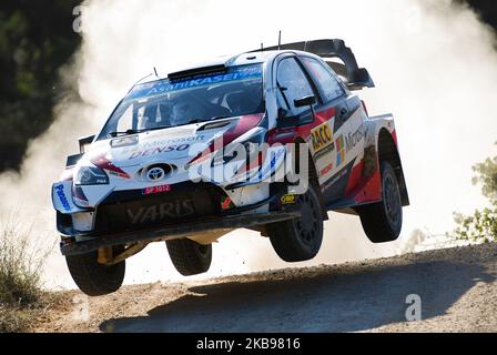 Il pilota finlandese Jar-Matti Latvala e il suo co-pilota Mikka Anttila della Toyota Gazoo Racing WRT, saltando con la sua Toyota Yaris WRC alle SS5 di Horta-Bot durante la prima giornata del Rally RACC Catalunya Costa Daurada, il 25 ottobre 2019 a Salou, Spagna. (Foto di Joan Cros/NurPhoto) Foto Stock