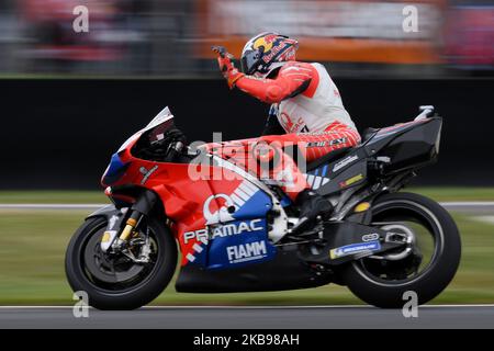 Jack Miller d'Australia ringrazia i tifosi mentre guida la moto Pramac Racing durante le prove in vista della MotoGP australiana al circuito del Gran Premio di Phillip Island il 26 ottobre 2019 a Phillip Island, Australia (Foto di Morgan Hancock/NurPhoto) Foto Stock