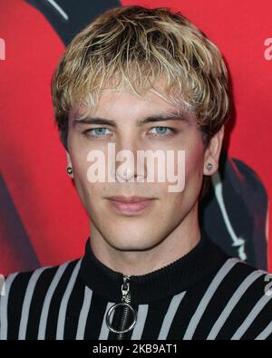 HOLLYWOOD, LOS ANGELES, CALIFORNIA, USA - 26 OTTOBRE: L'attore Cody Fern arriva alla "American Horror Story" 100th Episode Celebration di FX, che si terrà presso l'Hollywood Forever Cemetery il 26 ottobre 2019 a Hollywood, Los Angeles, California, Stati Uniti. (Foto di Xavier Collin/Image Press Agency/NurPhoto) Foto Stock