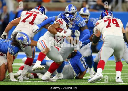 I New York Giants che corrono indietro Saquon Barkley (26) trasportano la sfera durante la prima metà di una partita di football della NFL contro i Detroit Lions a Detroit, Michigan USA, domenica 27 ottobre 2019. (Foto di Amy Lemus/NurPhoto) Foto Stock