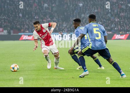 (l-r) Dusan Tadic di Ajax Amsterdam, Luis Sinisterra e Ridgeciano HAPS di Feyenoord durante la partita di eredivie tra Ajax Amsterdam e Feyenoord Rotterdam alla Johan-Cruyff-Arena il 27 ottobre 2019 ad Amsterdam, Paesi Bassi. (Foto di Peter Niedung/NurPhoto) Foto Stock