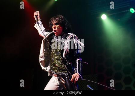 Luke Spiller della band glam rock britannica gli Struts suonano dal vivo al Fabrique il 29 ottobre 2019 a Milano. (Foto di Roberto Finizio/NurPhoto) Foto Stock