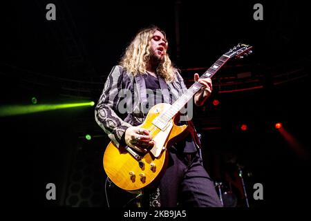 Adam Slack della band glam rock britannica gli Struts suonano dal vivo al Fabrique il 29 ottobre 2019 a Milano. (Foto di Roberto Finizio/NurPhoto) Foto Stock